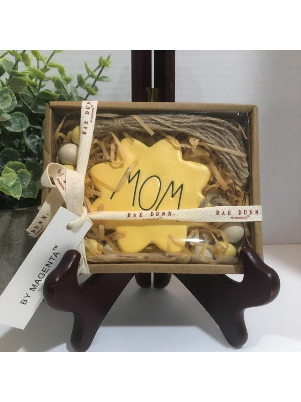 Nwt PRICE FIRM Rae Dunn “Mom” ceramic & wooden bead garland